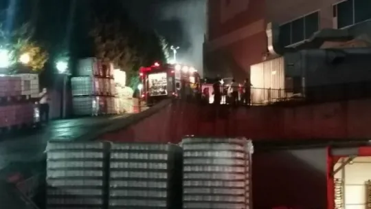 Kocaeli'de korkutan fabrika yangını, 4 kişi dumandan etkilendi