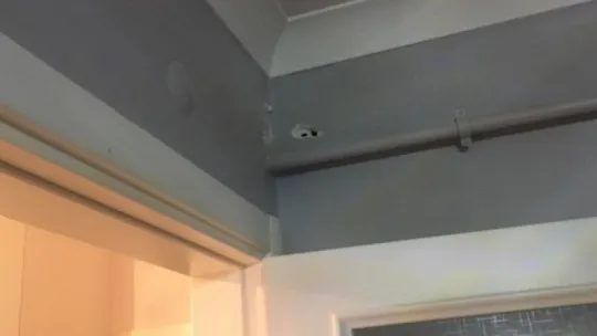 Kocaeli'de lokalde atılan kurşunlar yemek yiyen ailenin evine isabet etti!