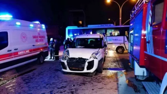 Kocaeli'de minibüs devrildi: 6 yaralı!
