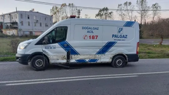 Kocaeli'de minibüs ile otomobil çarpıştı