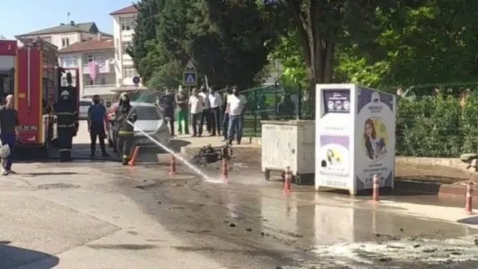 Kocaeli'de motosiklet alev alev yandı! 1 yaralı!