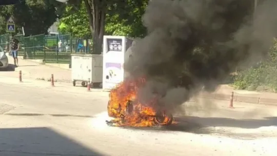 Kocaeli'de motosiklet alev alev yandı! 1 yaralı!