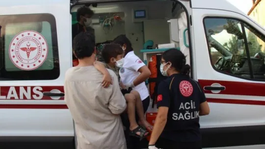 Kocaeli'de motosiklet devrildi: 2 yaralı!