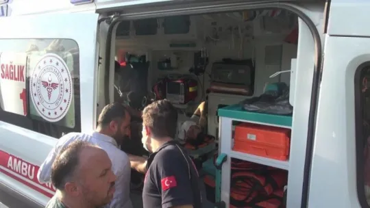 Kocaeli'de motosiklet devrildi: 2 yaralı!