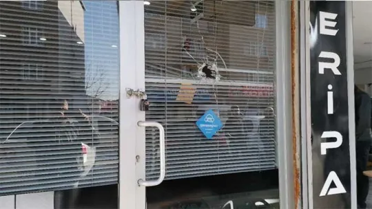 Kocaeli'de oto galeride silahlı çatışma!