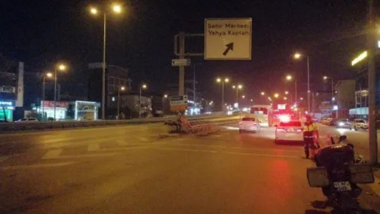Kocaeli'de otomobil bariyere saplandı: 1 yaralı!