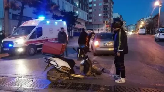 Kocaeli'de otomobil ile çarpışan motosikletli yaralandı!
