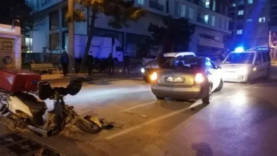 Kocaeli'de otomobil ile çarpışan motosikletli yaralandı!