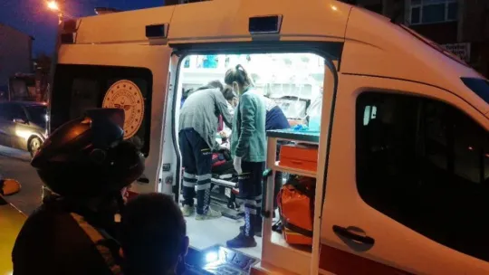 Kocaeli'de otomobil ile çarpışan motosikletli yaralandı!