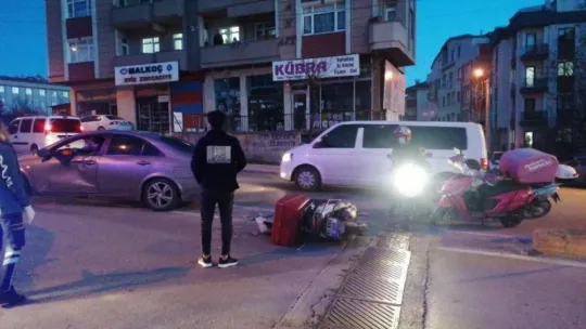 Kocaeli'de otomobil ile çarpışan motosikletli yaralandı!
