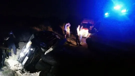 Kocaeli'de otomobil su kanalına uçtu: 2 yaralı!