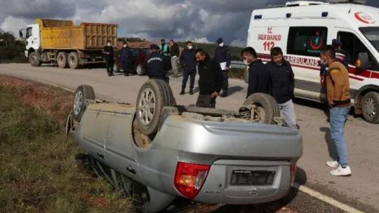 Kocaeli'de otomobil su kanalına düştü! 