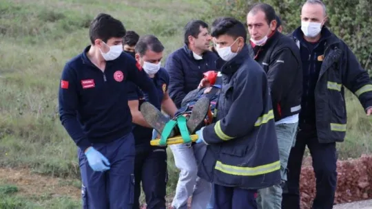 Kocaeli'de otomobil su kanalına düştü! 