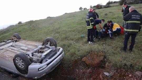 Kocaeli'de otomobil su kanalına düştü! 