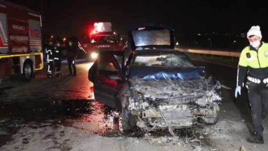 Kocaeli'de otomobil tırın altına girdi: 1 ölü!