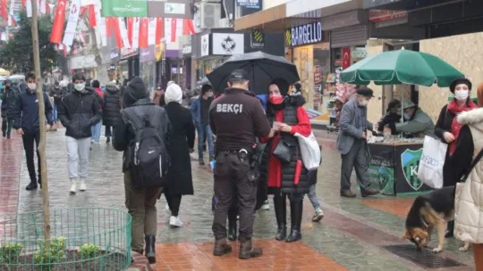 Kocaeli'de sokaklar tıklım tıklım doldu