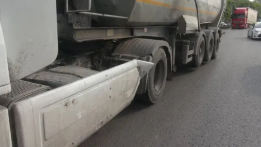 Kocaeli'de tır ile otomobil çarpıştı: 2 yaralı