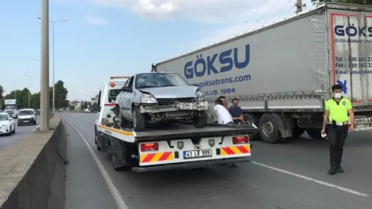 Kocaeli'de tır ile otomobil çarpıştı: 2 yaralı