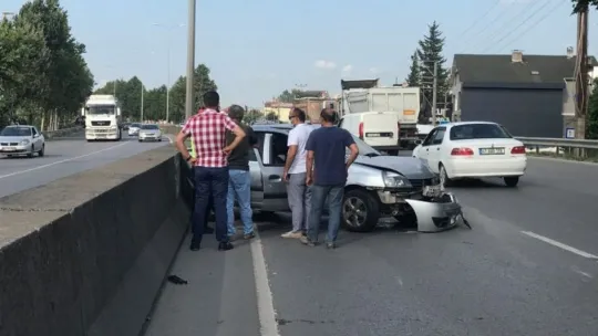 Kocaeli'de tır ile otomobil çarpıştı: 2 yaralı