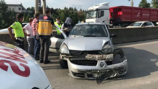 Kocaeli'de tır ile otomobil çarpıştı: 2 yaralı