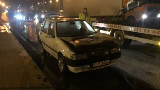 Kocaeli'de yanan otomobilden sıçrayan alevler, bir otomobili daha yaktı!
