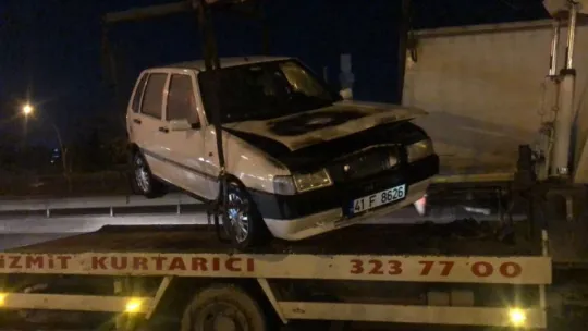 Kocaeli'de yanan otomobilden sıçrayan alevler, bir otomobili daha yaktı!