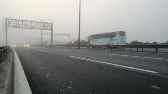 Kocaeli'de yoğun sis sürücülere zor anlar yaşattı