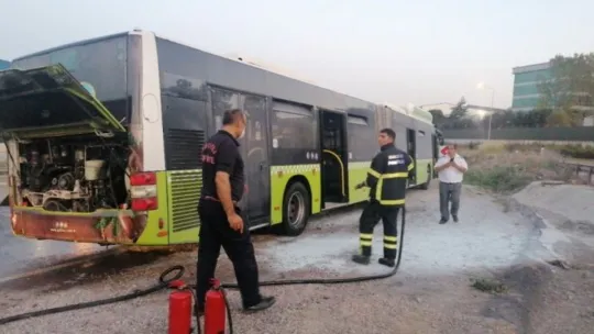 Kocaeli'de yolcu otobüsünde yangın!