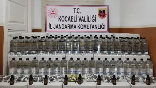 Kocaeli'de yüzlerce litre etil alkol ele geçirildi