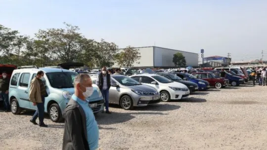 Kocaeli'deki araç sahipleri oto pazarlarına akın etti!