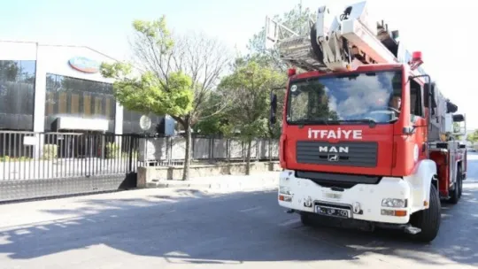 Kocaeli'deki boya fabrikasında büyük yangın!