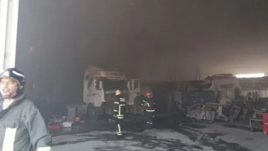 Kocaeli'deki depo yangını 2 saatte söndürüldü!