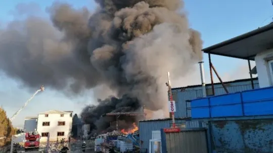 Kocaeli'deki fabrikada yangın hala devam ediyor!