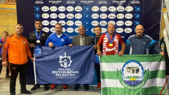 Kocaelili veteran güreşçiler dünyanın zirvesinde