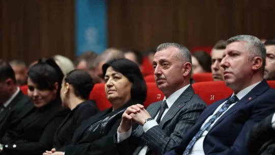 Kocaelililer Dr. Sadık Ahmet'in hayat hikayesini izledi