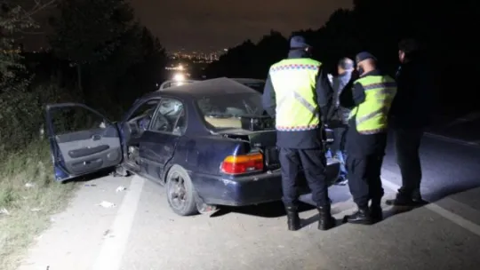 Kocaeli'nde 3 araç birbirine girdi: 2 yaralı!