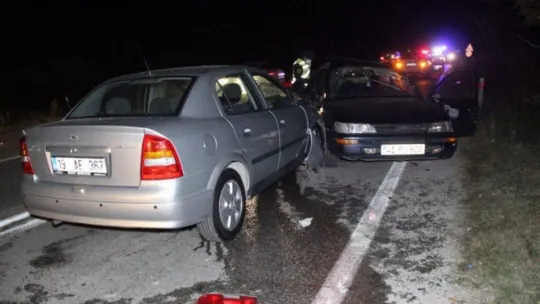 Kocaeli'nde 3 araç birbirine girdi: 2 yaralı!