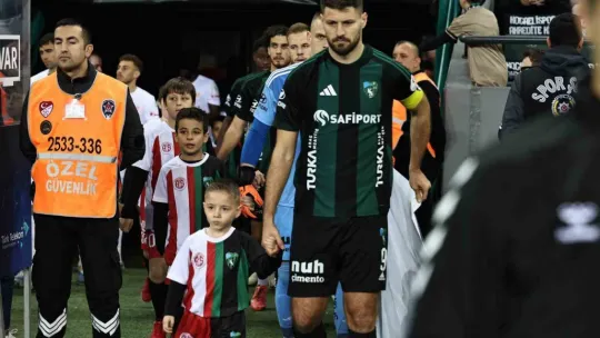 Kocaelispor- Antalyaspor maçında seremoni de paylaşıldı