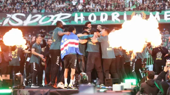 Kocaelispor, 38 maçın 21'ini kazanarak şampiyon oldu
