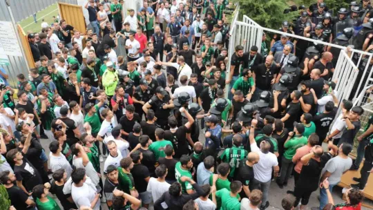 Kocaelispor Başkanı Engin Koyun uzun süre stattan çıkamadı