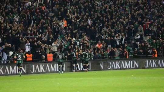 Kocaelisporlu futbolcu taraftardan özür diledi