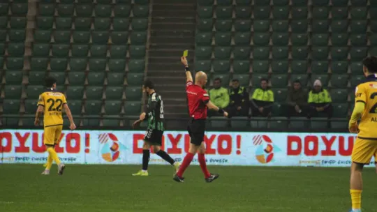 Kocaelispor en çok kartı Sakaryaspor maçında gördü