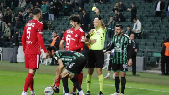 Kocaelispor en çok kartı Sakaryaspor maçında gördü