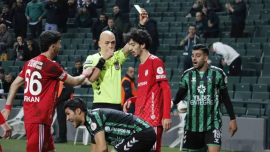Kocaelispor en çok kartı Sakaryaspor maçında gördü