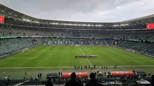 Kocaeli'de takımlar sahaya Filistin pankartıyla çıktı