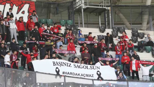 Kocaelispor - Gaziantep FK maçında anlamlı pankartlar