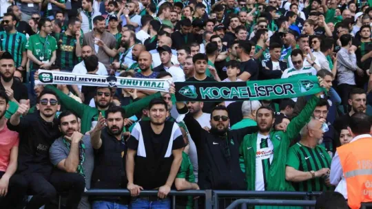 Kocaelispor-Manisa FK maçını bakın kaç taraftar izledi?