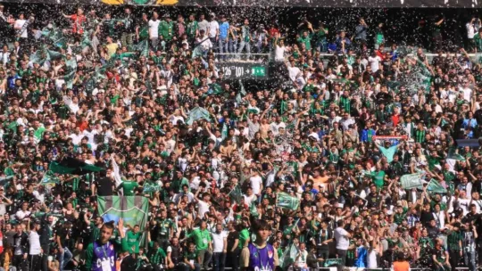 Kocaelispor-Manisa FK maçını bakın kaç taraftar izledi?