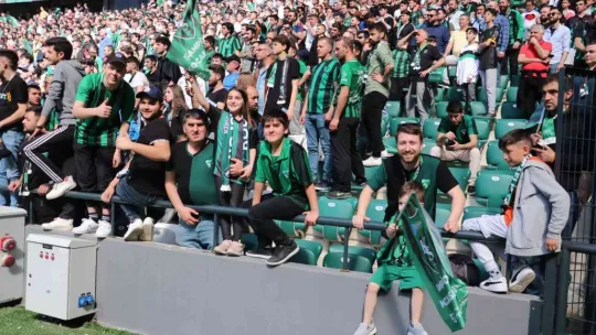 Kocaelispor-Manisa FK maçını bakın kaç taraftar izledi?