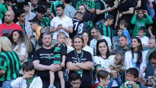 Kocaelispor-Manisa FK maçını bakın kaç taraftar izledi?